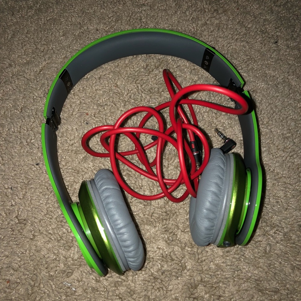 Beats solo 2
